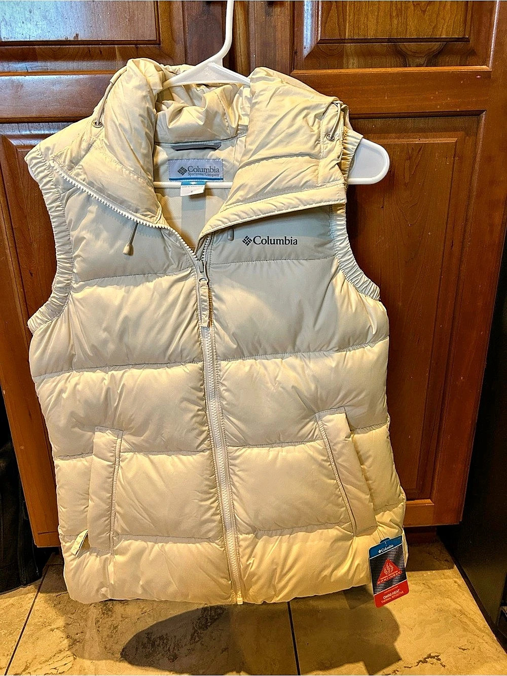Columbia Lake 22 Down Vest Women'Small White Puffer Vest Size Small NWT
